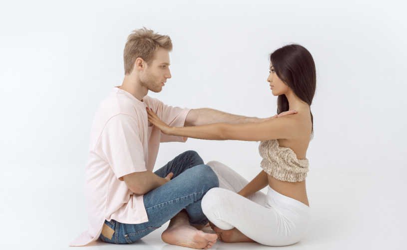 stel doet tantra oefening